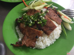 cơm tấm sườn nướng