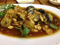 Trứng cút xào me