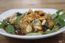 vịt lộn sốt me