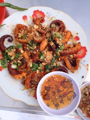 Bạch Tuột tươi rất ngon,nước chấm thì khỏi phải chê