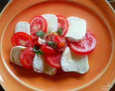 Mozzerella e pomodori alla Caprese 230k++