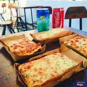 Pizzas + coke
