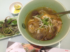 Bún bò giò heo- móng hơi to quá