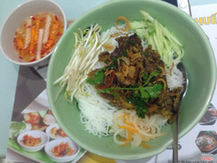 Bún thịt nướng: nước chấm trộn ngon 