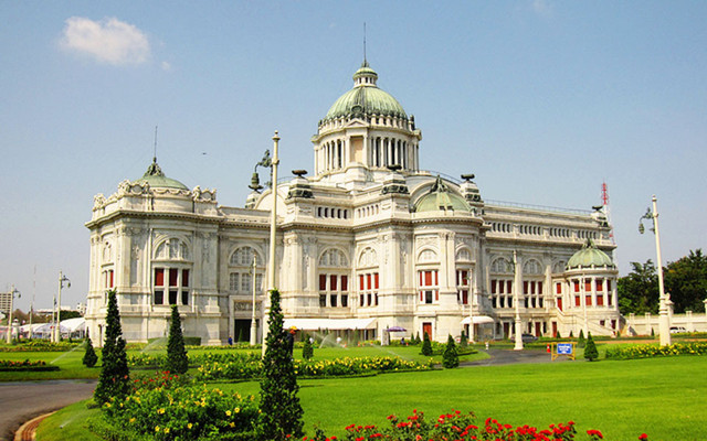 Cung Điện Ananta Samakhom