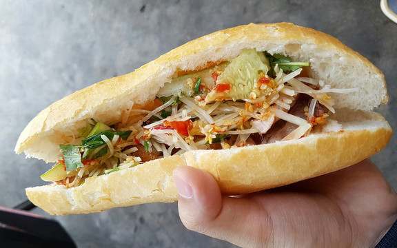 A Bình - Lò Bánh Mì & Heo Quay