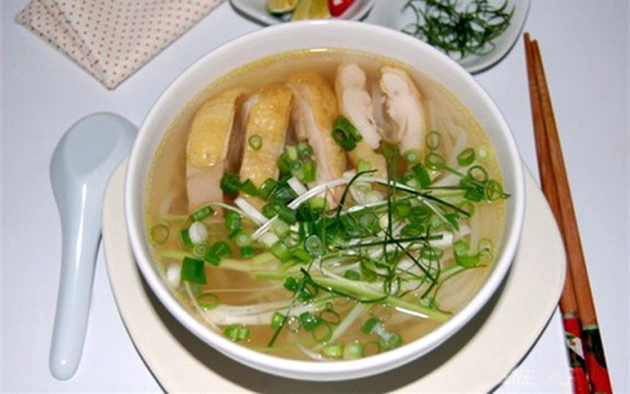 Sơn Nga Phở Gà - Hoa Lan