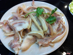 Tai heo phần hai người