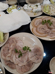 Thịt heo cuốn b&#225;nh tr&#225;ng