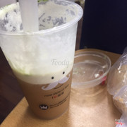 Trà để 100% đường vẫn cảm giác nhạt. Kem cheese k loãng nhưng cũng k đặc, khá ít nữa, vị thì ổn. 