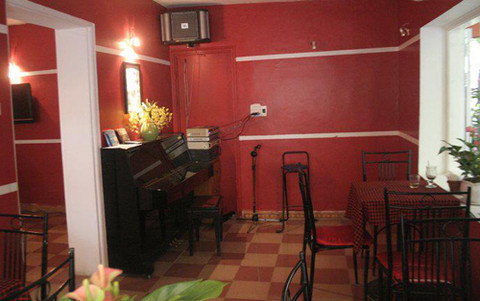 Piano cafe