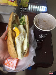 Bánh mì trứng và Cafe sữa đá