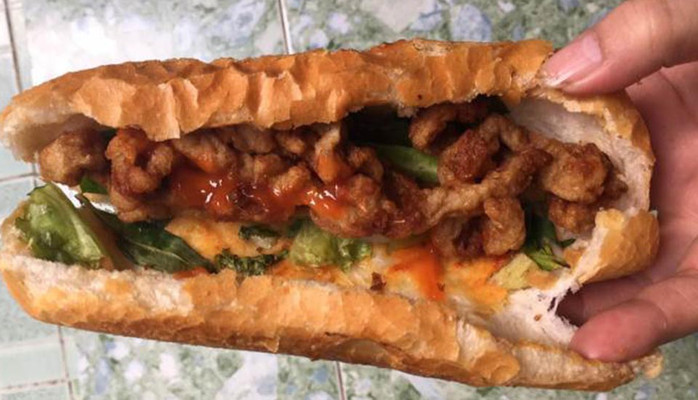 Bánh Mì May Mắn - Bánh Mì Chả Cá & Hồng Trà Tắc