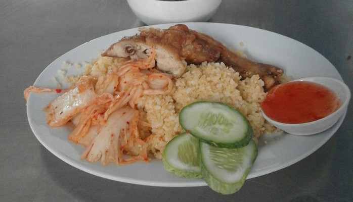 Cơm Gà Xối Mỡ & Bún Nước Lèo - Đường Số 28