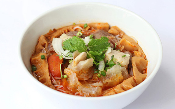 Bà Dzú - Bún Măng Bò