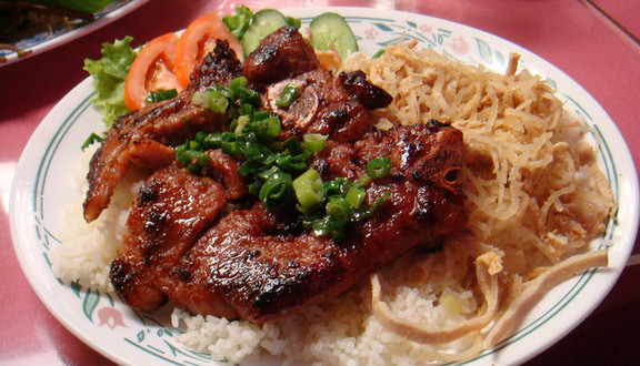 Cơm Tấm & Bún Thịt Nướng - Đường D5