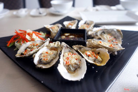 Grilled Oyster with Garlic Sauce 