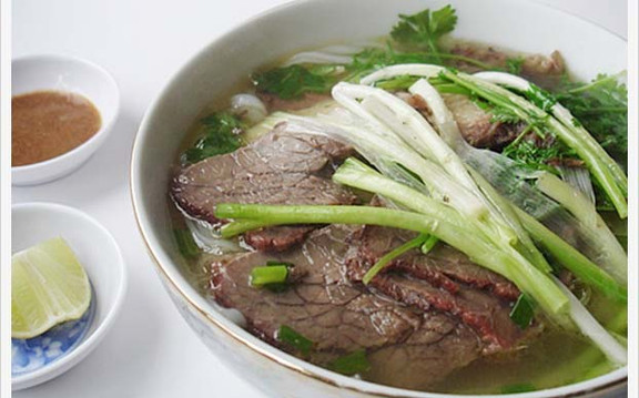 Phở Bát Đàn - Nguyễn Văn Cừ
