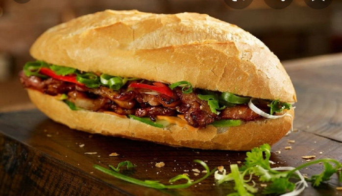 Cô Xuyến 933 - Bánh Mì & Xôi Mặn