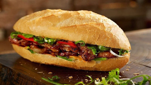 Bánh Mì Thịt Nướng Phô Mai - Hàng Kênh