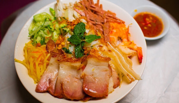 Mẹt Đà Nẵng - Bún Mắm Nêm & Bánh Tráng Cuốn Thịt - Dương Quảng Hàm