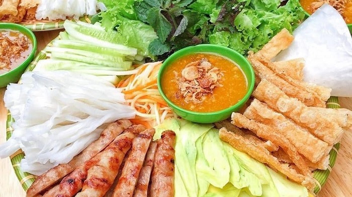 Quán Thu Hà - Nem Rán & Chả Lá Lốt - Phan Đình Phùng