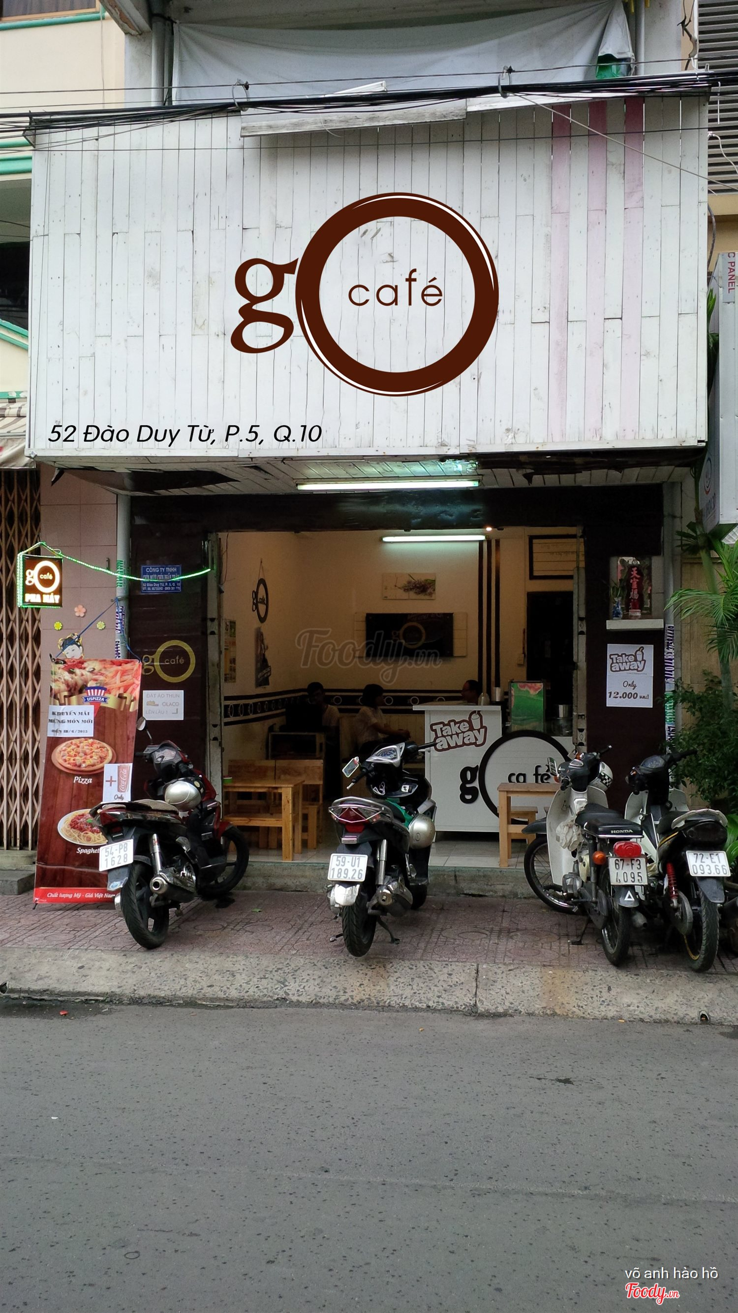 ở ngoài nhìn vào