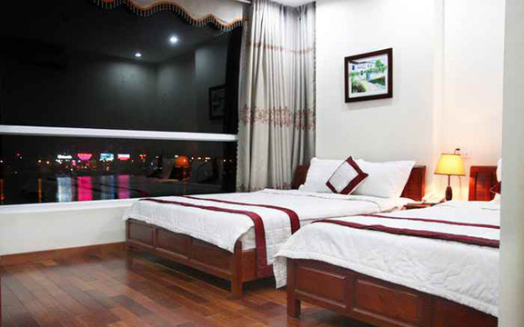 New Moon Hotel - Bạch Đằng