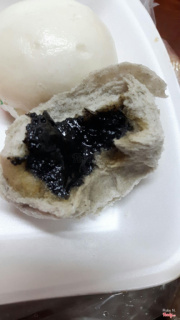 Bánh bao mè đen