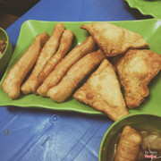 Quẩy nóng và há cảo.Đi ăn vào một ngày trời mưa tầm tã gió lạnh buốt. Nhân viên nhiệt tình dắt xe hộ. 👍🏻 mải ăn nên gần hết mới check in. Giá cả hợp lý.