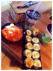 Gimbap không ngon lắm, tokboki thì okie