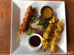 Gà xiên nướng cà ri & xúc xích