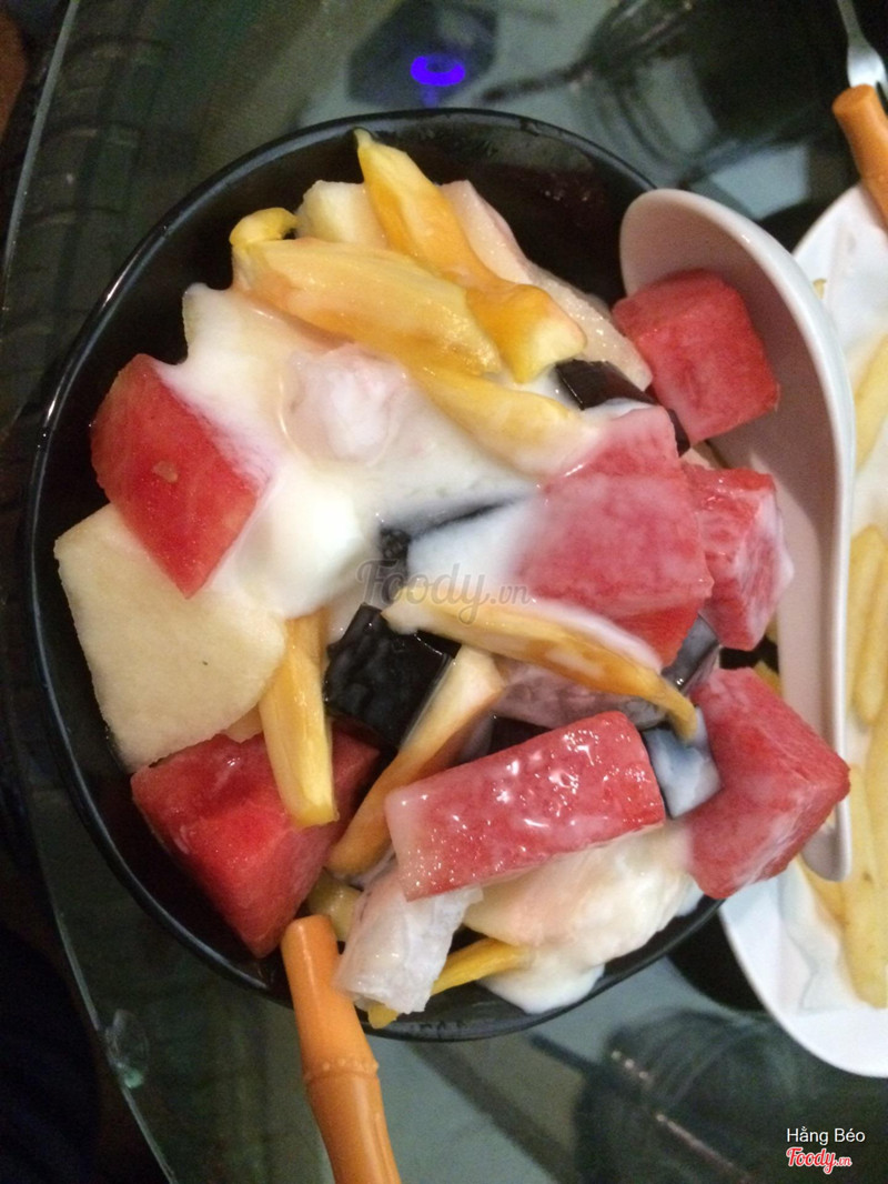 Hoa quả dầm sữa chua 25k