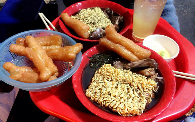 Gà Tần, Bánh Cuốn Nóng & Bún Chả - Đình Thôn