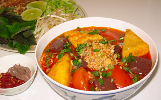 Bún Bò & Bún Riêu Tư Xe