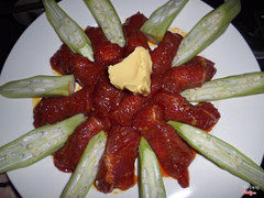 một dĩa bò nướng phô mai