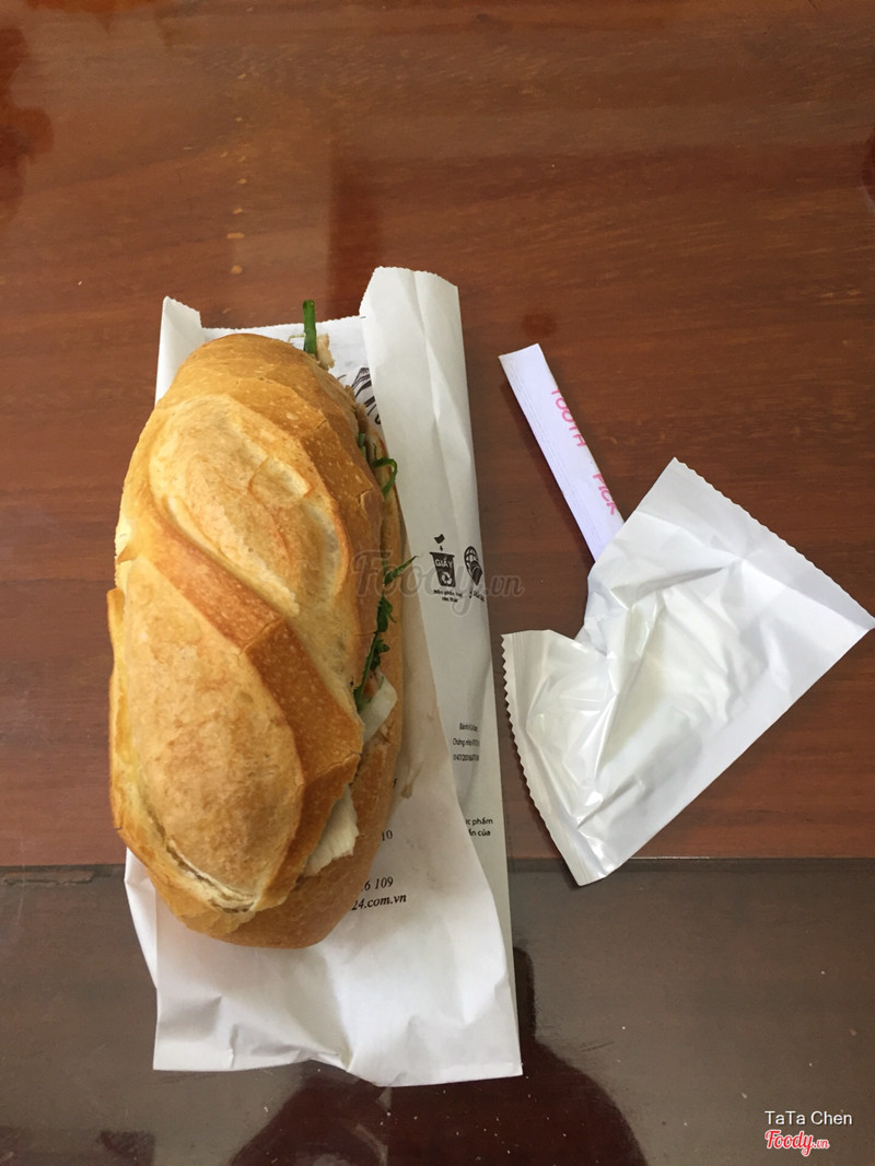 Bánh mì thịt chả 20k