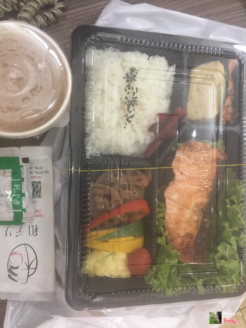 Bento cá hồi nướng