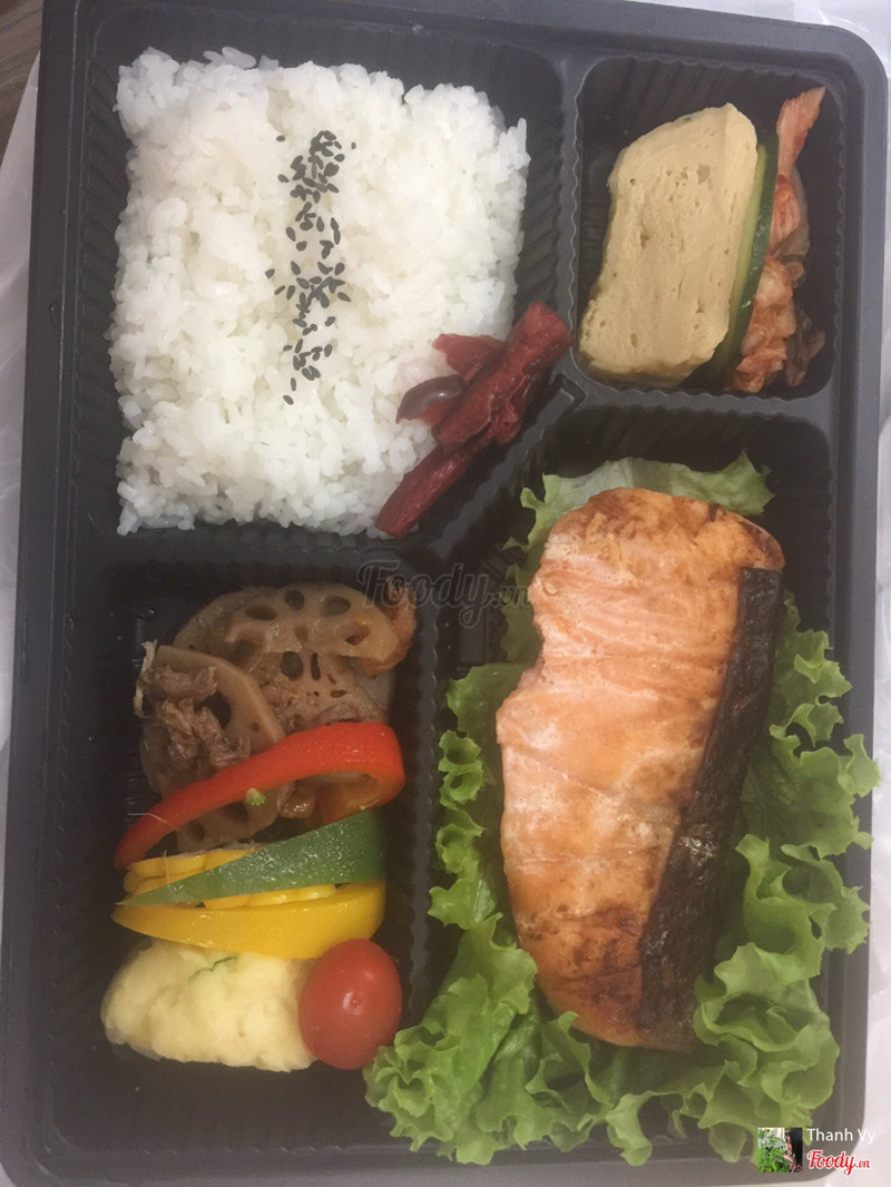 Bento cá hồi nướng