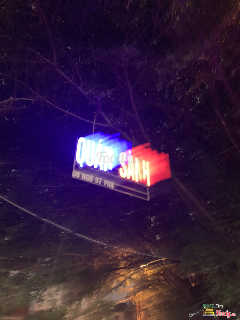 Hên lúc đi bộ ngó được tên quán