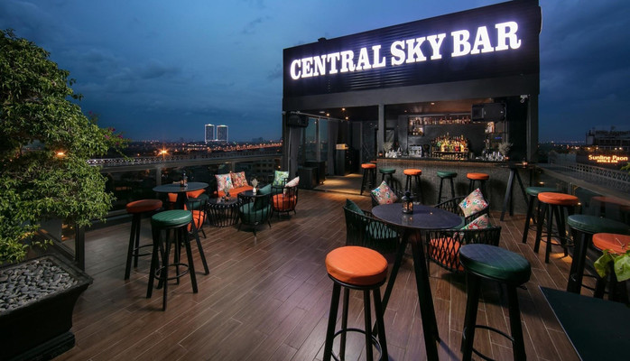 Central Sky Bar - Delicacy Central Hotel