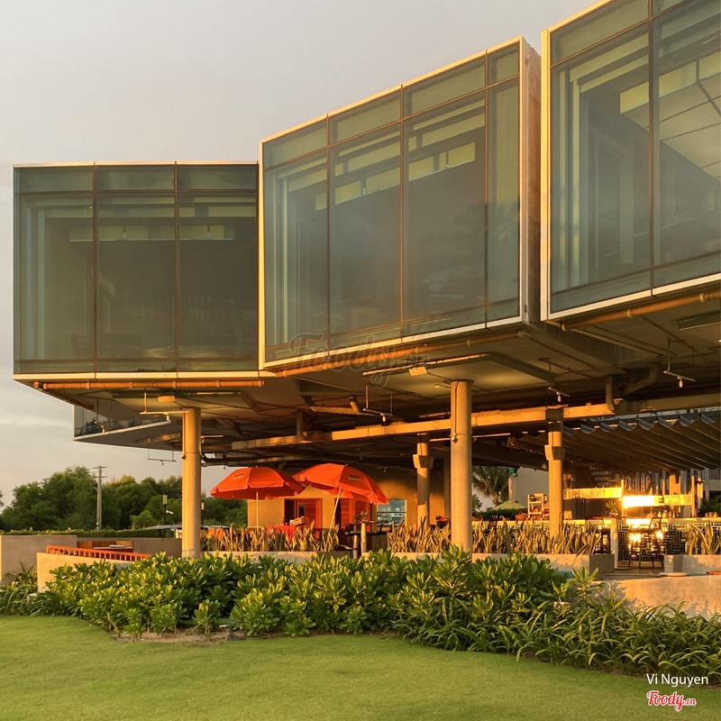 Beach House dưới hoàng hôn nè