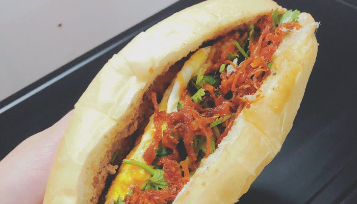 Bà Hồng - Bánh Mì, Xôi & Nước Ép