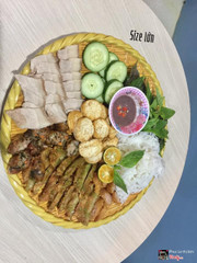 Bún đậu nhiều, mắm ngon, nhân viên nhiệt tình , đậu khuôn không quá cứng, dồi thơm đúng khẩu vị của mình. Mình sẽ dẫn bạn tới quán này một lẫn nữa để thưởng thức ...