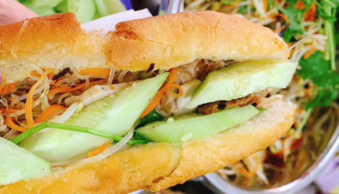 Cô Dung - Bánh Mì Rán Rau Thịt