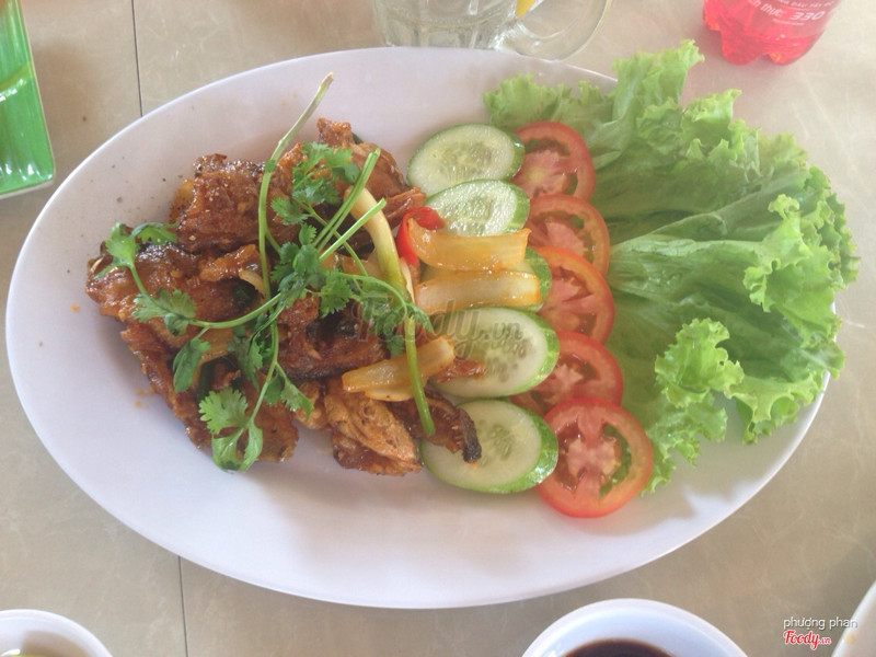 Đầu cá hồi chiên nước mắm