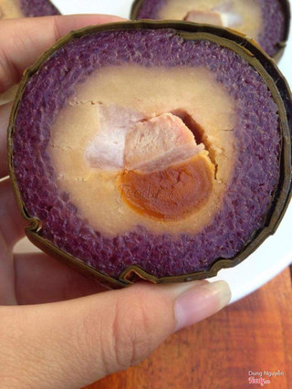Bánh tét lá cẩm, đặc sản Cần Thơ
