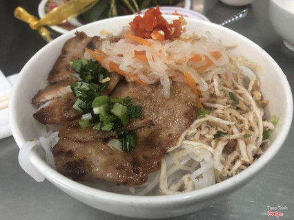 Bún thịt nướng bì