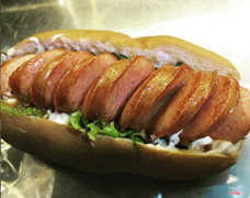 Hotdog xông khói, xúc xích siêu bự siêu dài của Hamada 