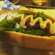 Hotdog Phô mai, cắn vào cây xúc xích là có ngay những cục phô mai béo ngậy đó nhaaaa 